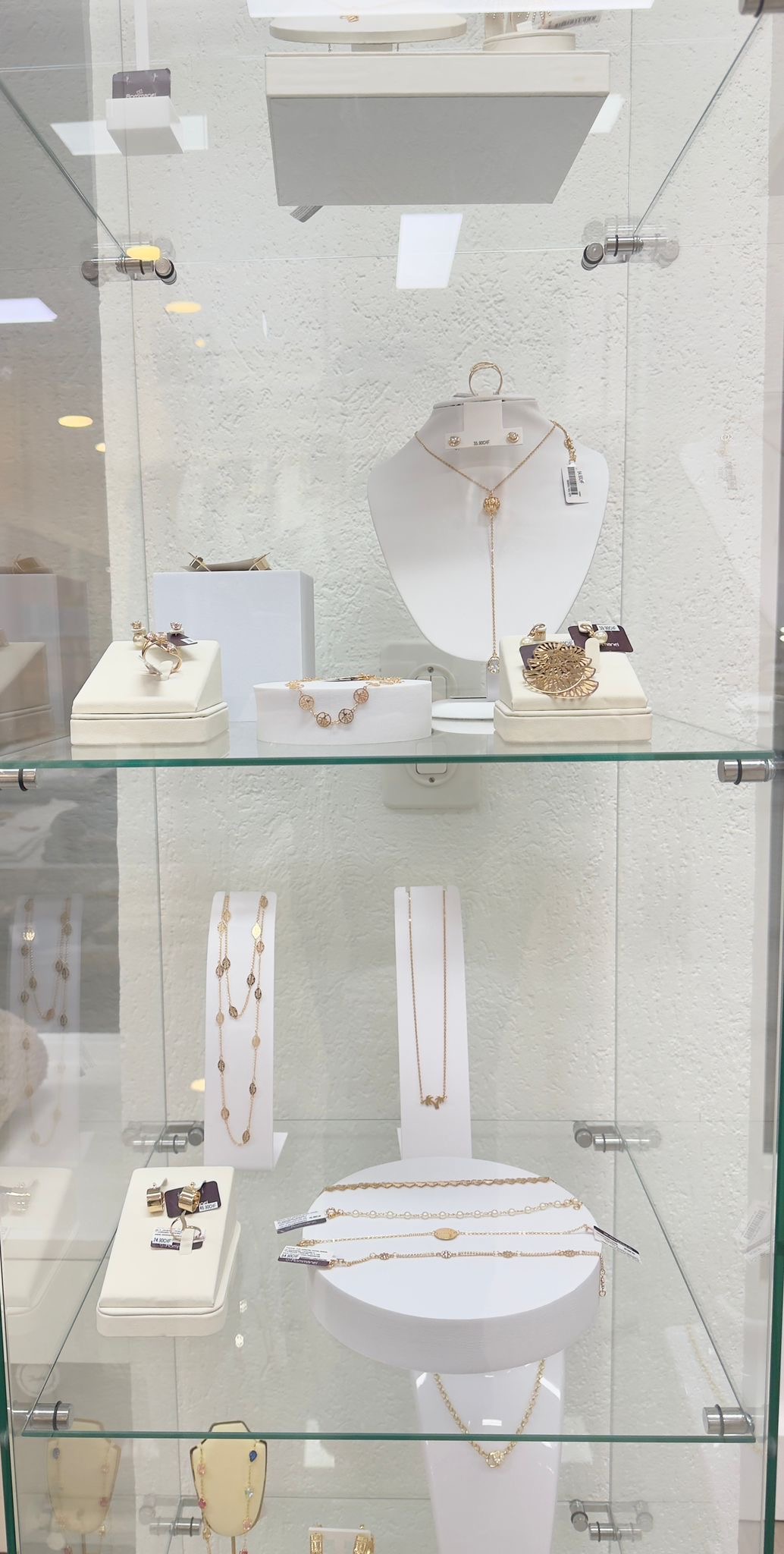 Vitrine bijoux or